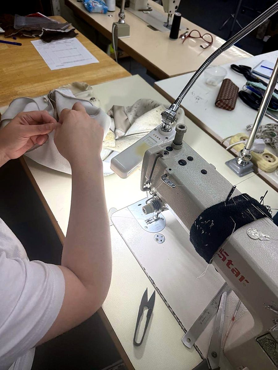 Строчка по коже на промышленной машине